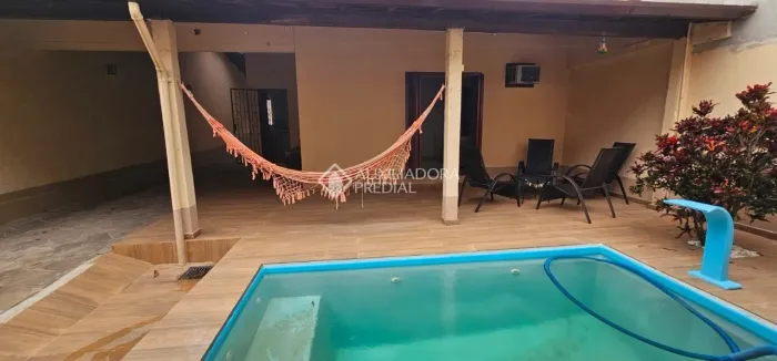 Casa Ampla com Piscina - Pronta para Morar no Bairro N. Sra. das Graças