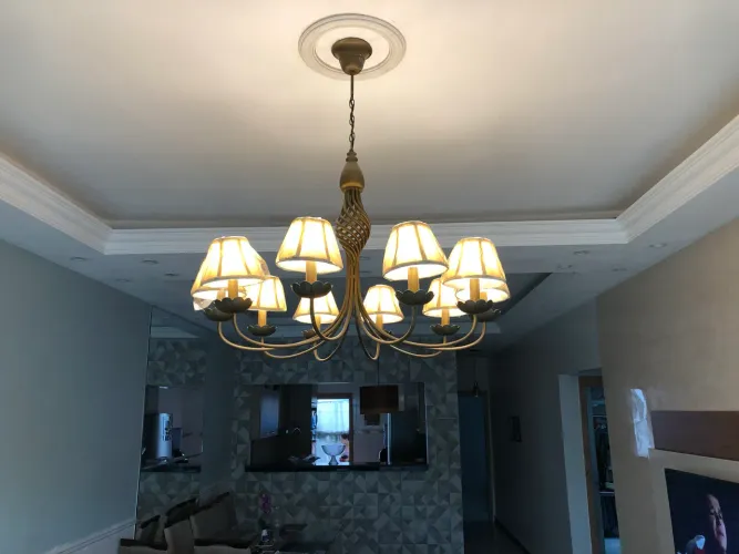 Lustre Pendente Clássico 10 Braços em Metal com Cúpulas - Grande Porte