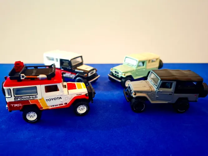 Lote de miniaturas Toyota Land Cruiser 1980 escala 1:64