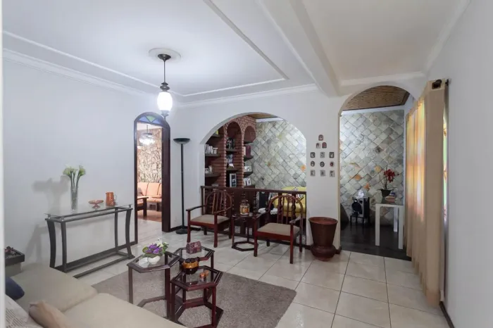 Casa à Venda - Alípio de Melo, 4 Quartos, 253 m2