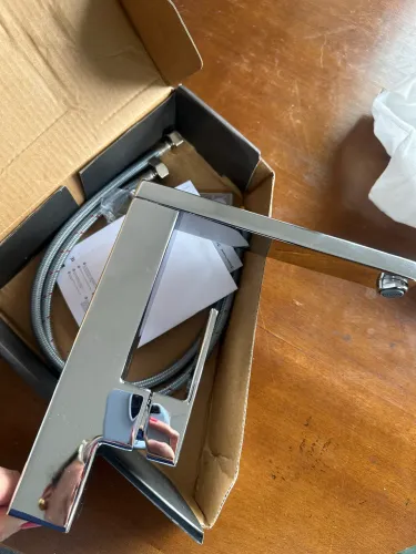 Torneira de cozinha de bancada cromada mono comando marca Frame