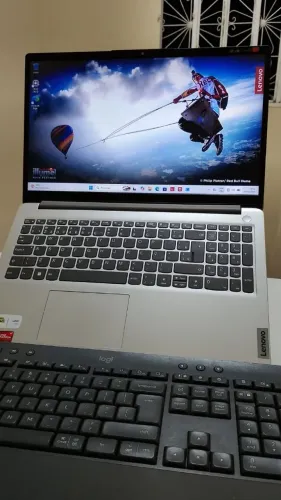 Oportunidade notebook lenovo ideaped 8 gigas processador Ryzen 3 7 bateria ótima