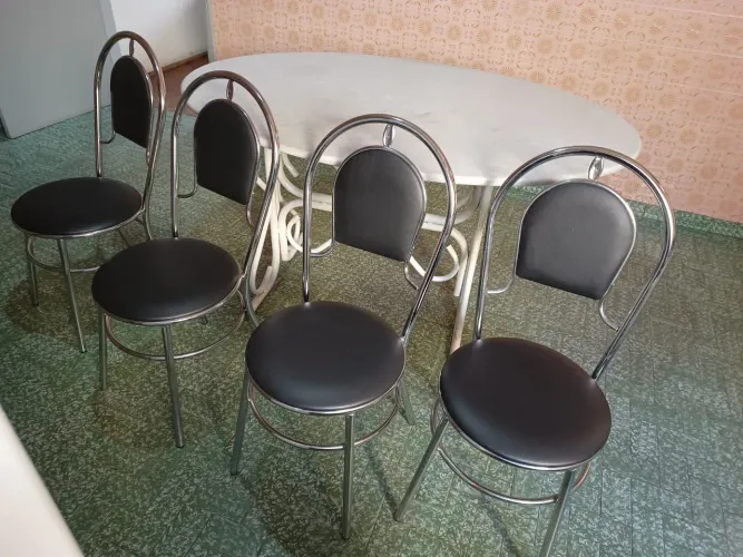 Mesa em pedra mármore oval 1.50m