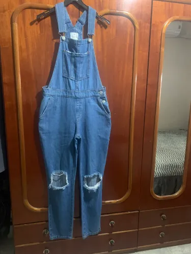 Macacão jeans feminino tamanho 36