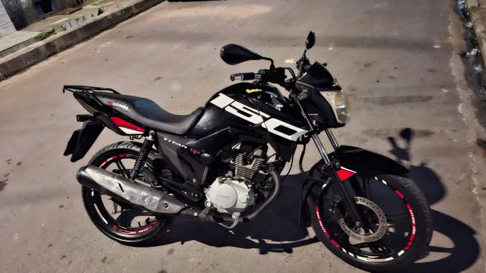 Titan 2014 toda certinha recibo em branco 