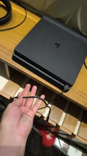 Ps4 FAT 1TB de memória e dois controles
