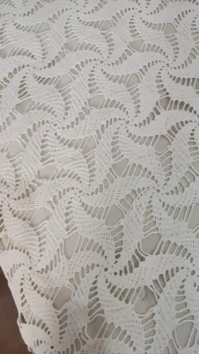 colcha de crochê feita a mão