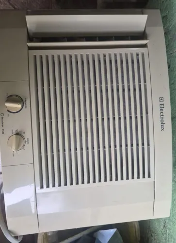 Vendo ar condicionado funcionando perfeitamente pra sair logo 250