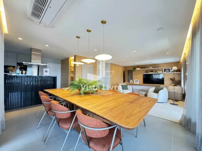 Apartamento à venda com porteira fechada, churrasqueira na varanda e 3 vagas fixas