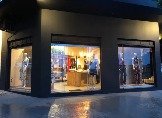 Vitrine e portas de vidro para loja