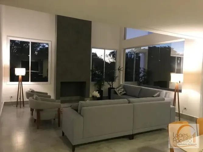 Linda casa à venda em condomínio de alto padrão em Atibaia!