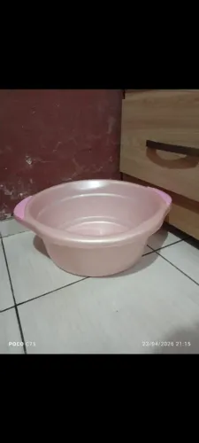 Vendo bacia de bebê pra menina