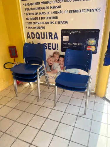 Móveis escritório: 2 armários, 6 cadeiras, 2 mesas, ar Cond. 12.000btus