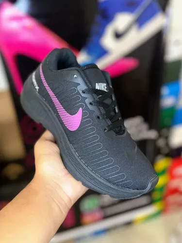 Tênis Nike rosa esportivo