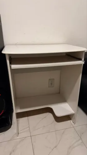 Escrivaninha + cadeira de brinde