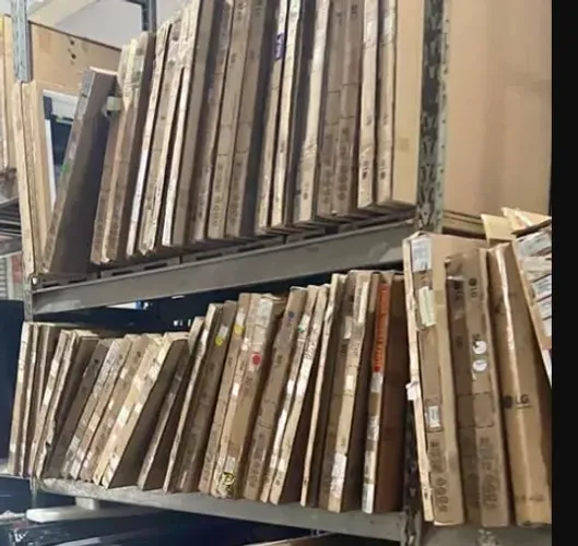 lote de 20 tvs todas com defeito na placa e tela inteira