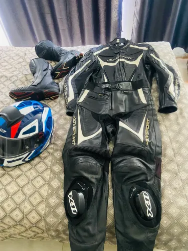 Conjunto macacão Agv + bota X11+ capacete Ls2