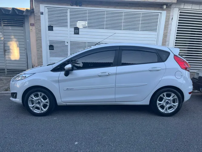 Ford Fiesta 1.6 16V Flex Mec. 5P 2015
