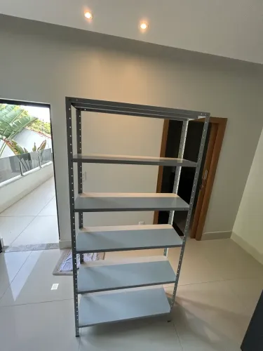 Estante de aço
