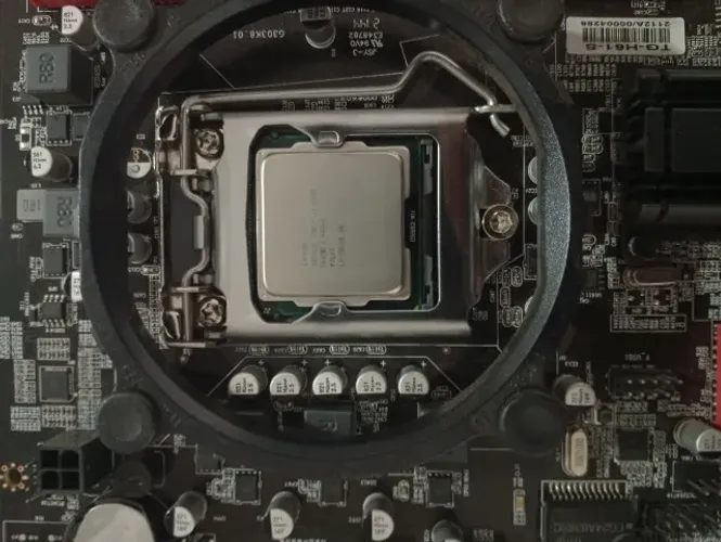 Placa-mãe TG-H61-S + Processador Intel Core i7-2600