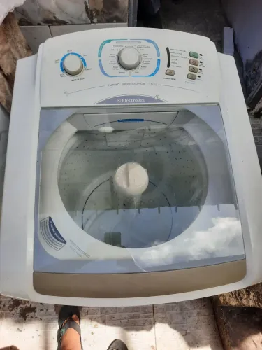 Vendo máquina de lavar eletrolux 15kilos funcionando perfeitamente com garantia de três me
