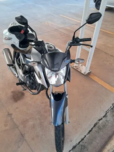 Vendo ou troco por carro de maior valor titan 160
