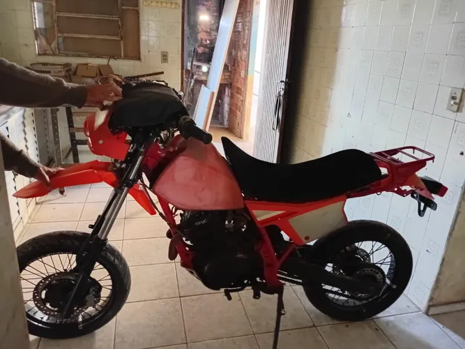XLX 250 R parada