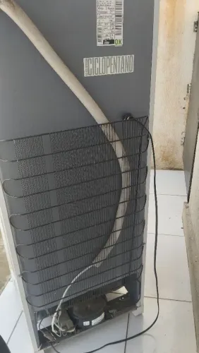 VENDO GELADEIRA ELETROLUX 220V COM DEFEITO 