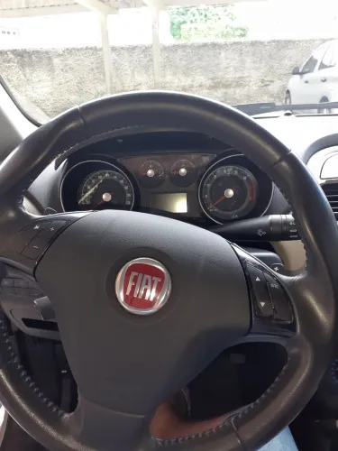 Fiat Linea Essence Dualogic 1.8 Flex 16V 4P 2015
