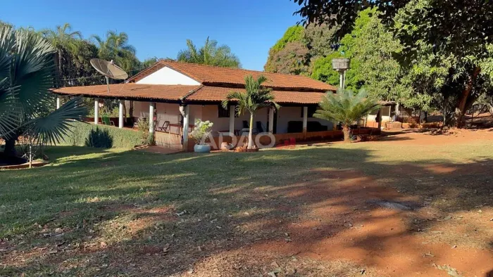 CHACARA EM TRINDADE