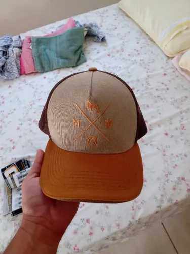Boné ajustável