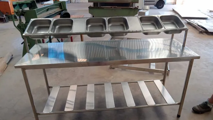 Mesa Condimentadora 1,90m com 6 cubas ½