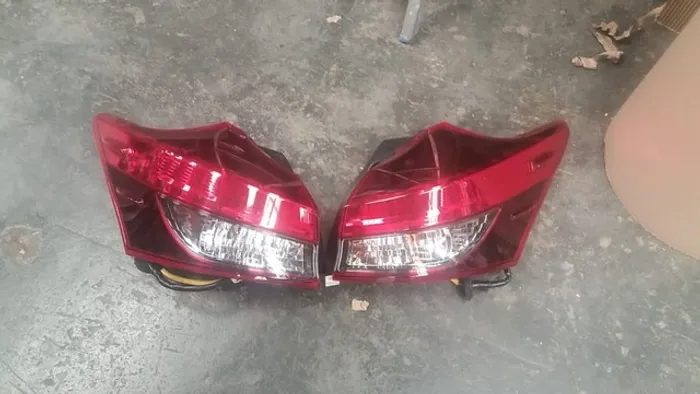 Lanterna Yaris Hatch sem led 