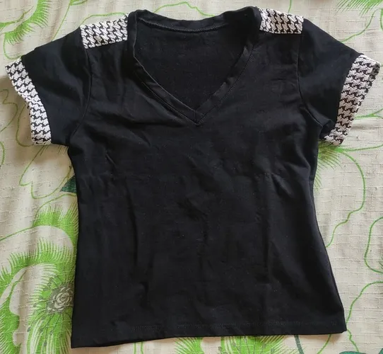 Blusa preta detalhes xadrez Tam M