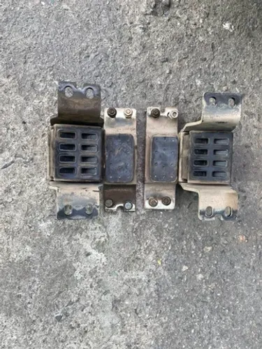 suporte/coxim/mola dianteira iveco daily city 30s13