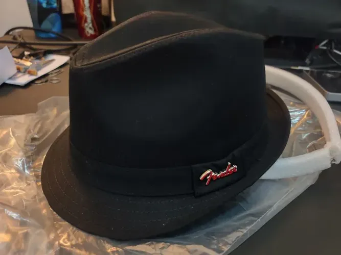 De $750 por $700 Chapéu Fender original sem uso tamanho L