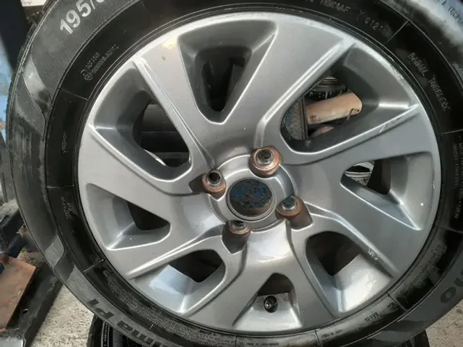 Roda aro 15 Chevrolet Onix Grafite brilhante original 4x100