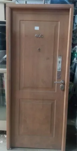 Porta de segurança com 3 travas laterais 