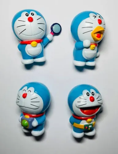 Doraemon - lote com 4 bonecos altura 3 cm para fãs de animes e mangás clássicos nostalgia