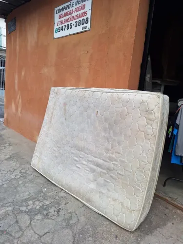 Colchão de casal bom estado sou da zn sp capital