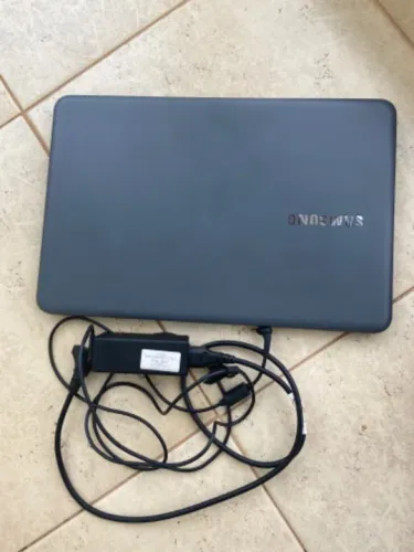 Notebook Samsung Essential E30