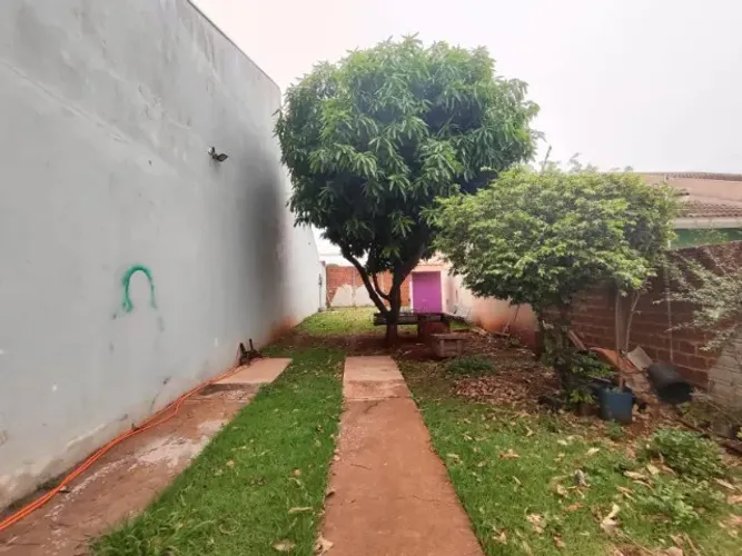 Meio terreno no Jardim Colina verde