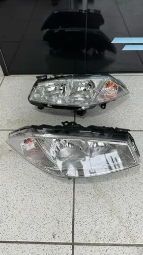 Farol Megane Grand tour 2007 2008 2009 2010 valor par