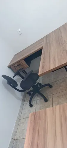 Mesa de escritório em L com gaveta, cobramos taxa de entrega, esse valor a vista  