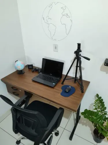 Mesa reta para home office / Nova
