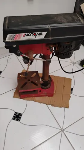 Furadeira de bancada Motomil