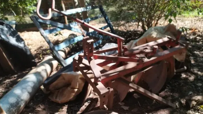 Arado de 3 discos reversivel