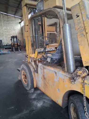 Vendo ou troco empilhadeira hyster h80j