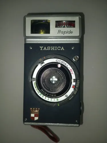 Câmera Rara YASHICA Rapide 35mm