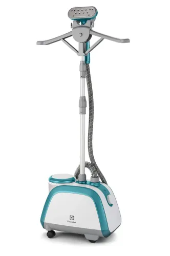 Passadeira vertical a vapor Electrolux GST10 EGS20 220V